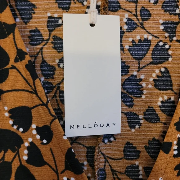 Melloday Woman's Top - Picture 4 of 5